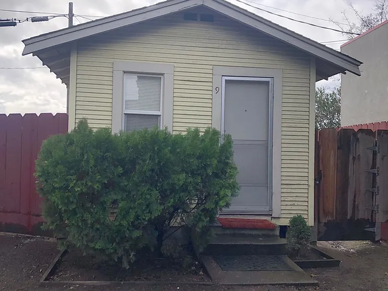 1337 N Golden State Blvd — Photo 2