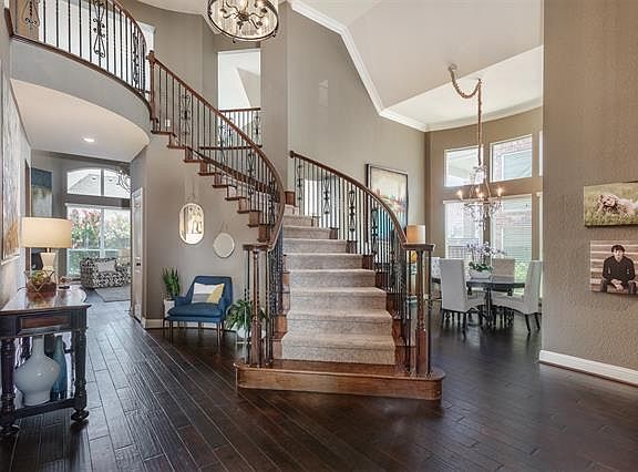 3rd image of 704 Addie Ln