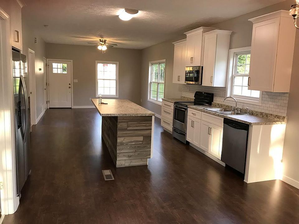 2nd image of 302 Stewart St