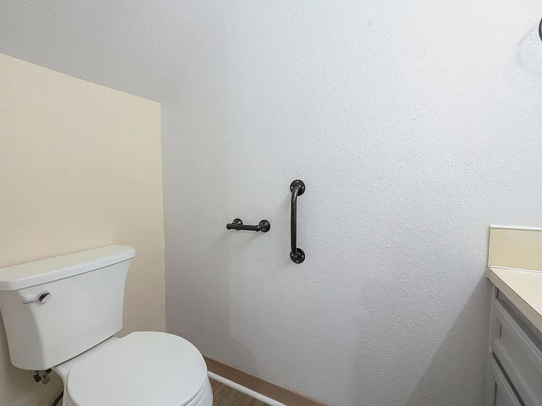 4921 SW 59th Ave — Photo 10