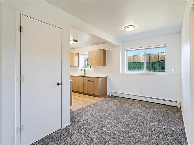 North Russell Apts-1650 N Russell — Photo 10