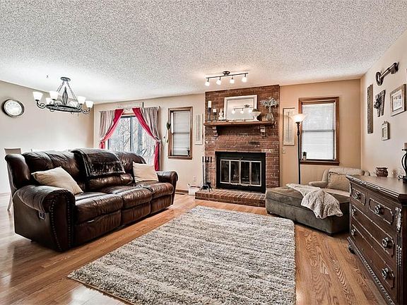 3rd image of 7 Monmouth Ln