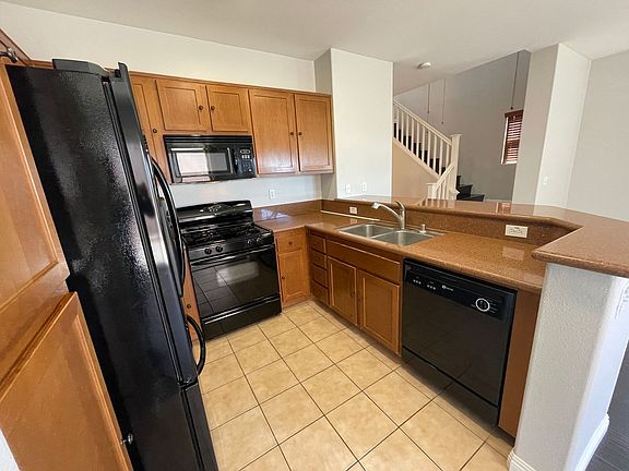 4th image of 2320 Magnolia Way