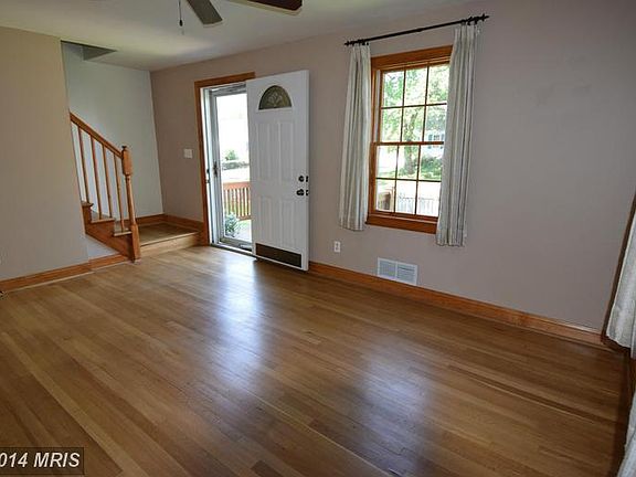 4th image of 2837 Winchester Way