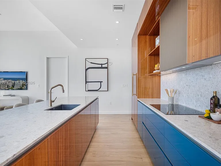 2655 S Bayshore Dr #1911 — Photo 16