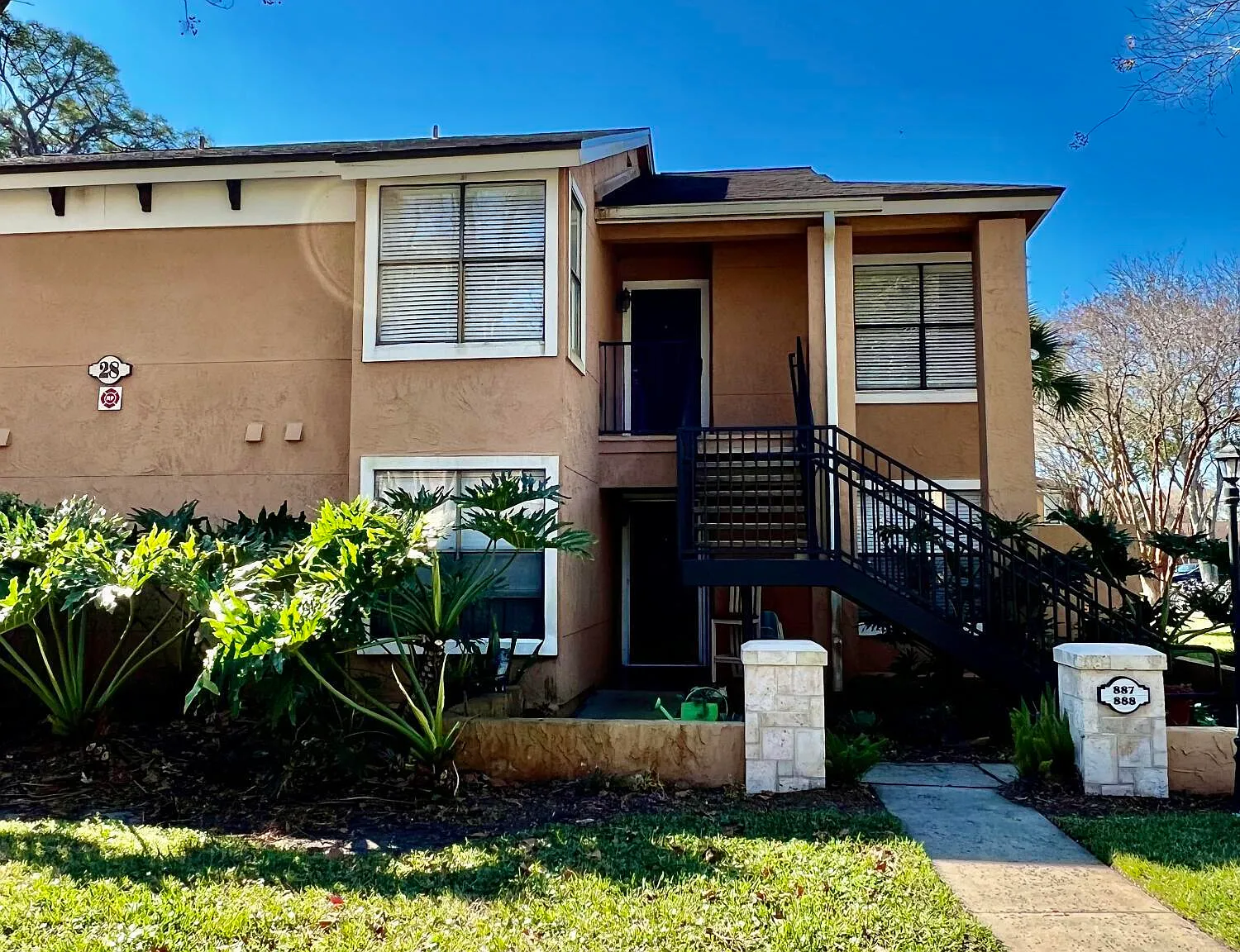 2 bed, 1.0 bath, 890 sqft, $1,770 — Photo 3