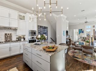 916 W Peach St, Fort Worth, TX 76102