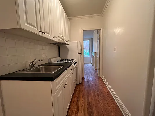 Rented by One New York Realty Inc | media 9