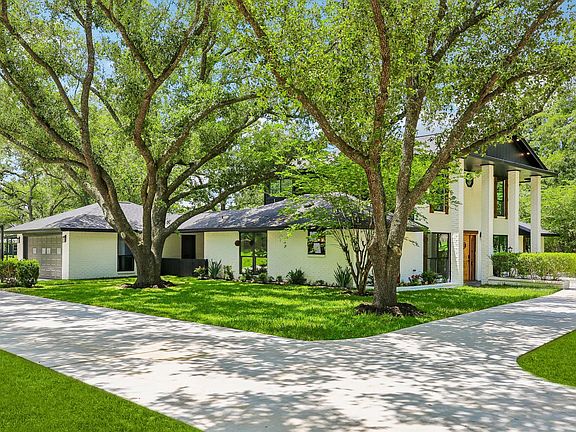 2nd image of 98 Pin Oak Ln