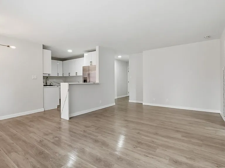 Kester Apartments — Photo 21