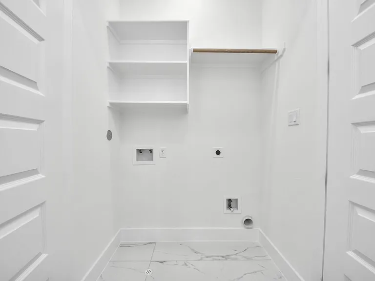 2408 Lorraine St — Photo 31