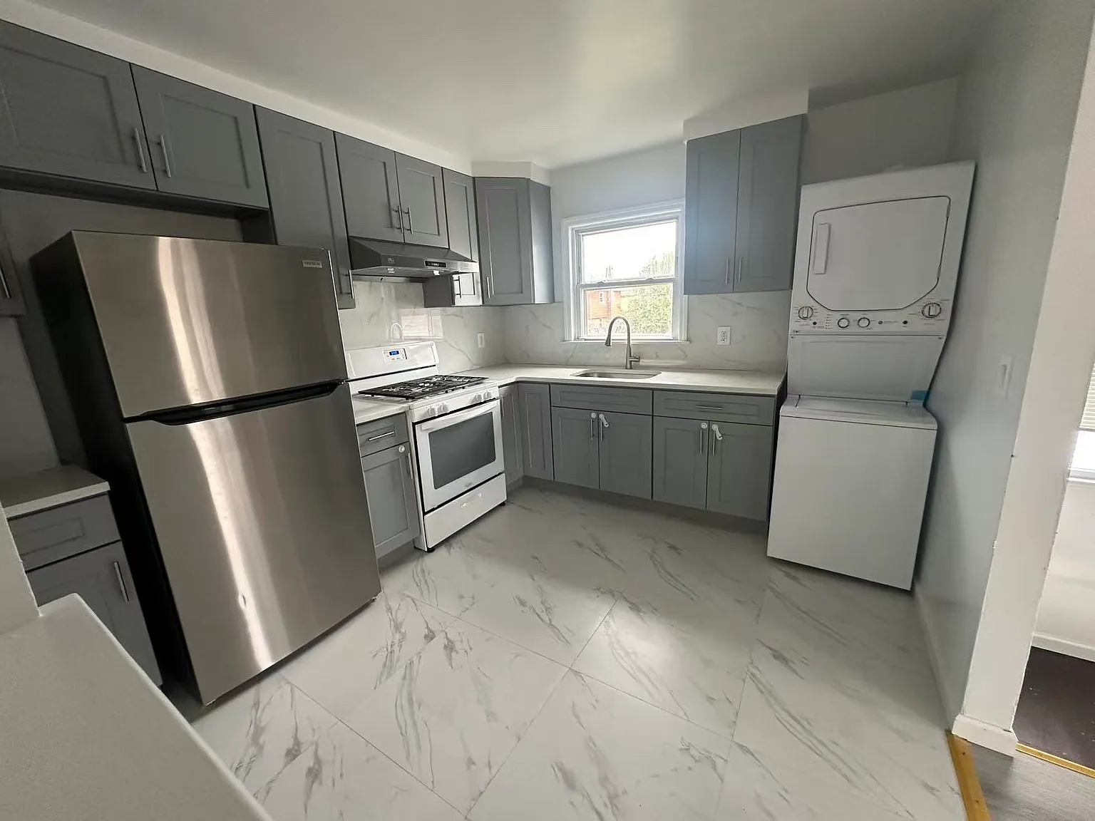 3 bed, $3,000 — Photo 1