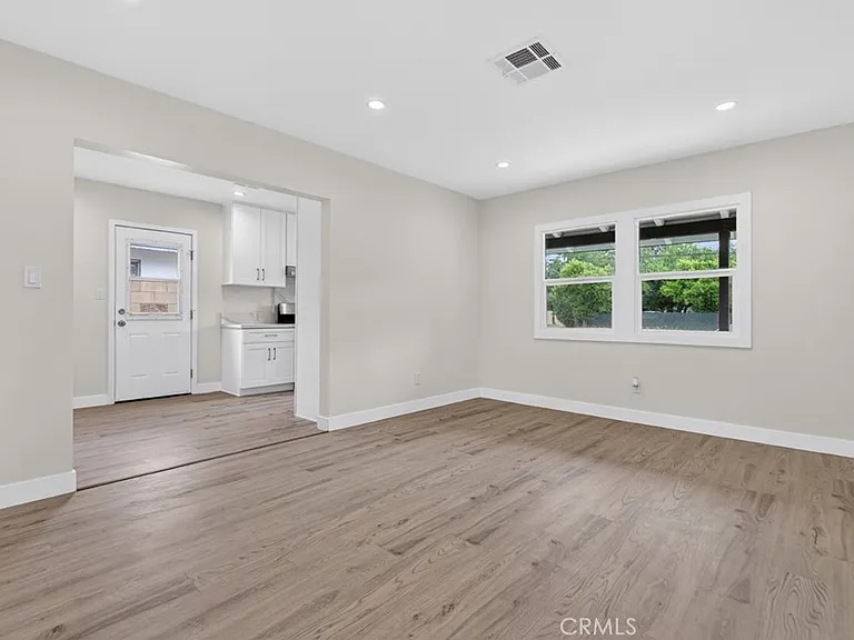 7359 Louise Ave — Photo 9