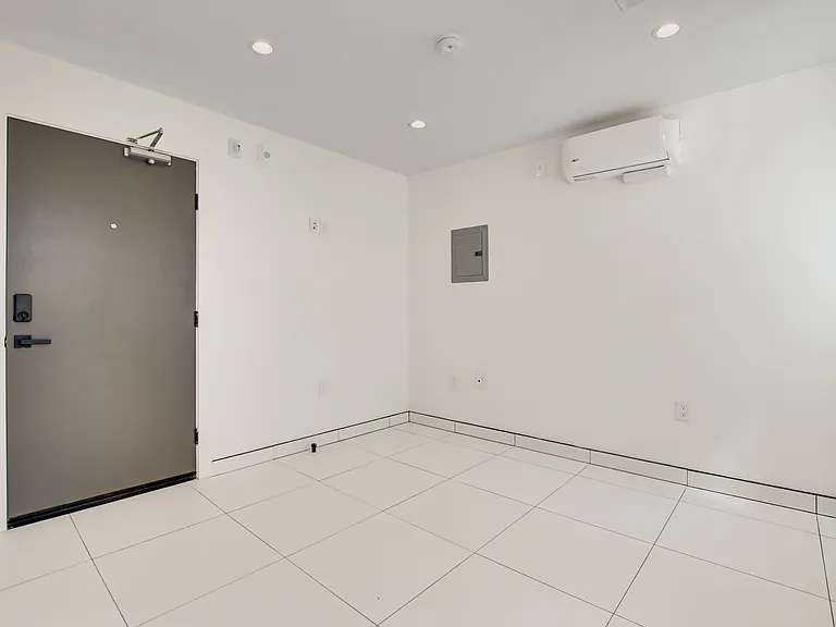 946 S Ridgeley Dr #101 — Photo 5