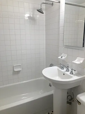 Rented by Metropolis Real Estate of Manhattan | media 25