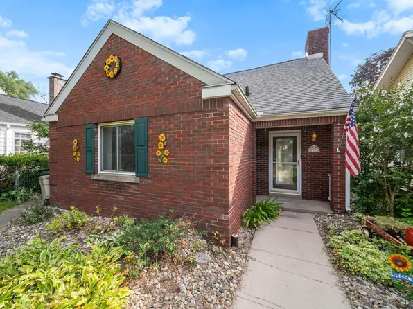 1934 Beverly Pl, South Bend, IN 46616