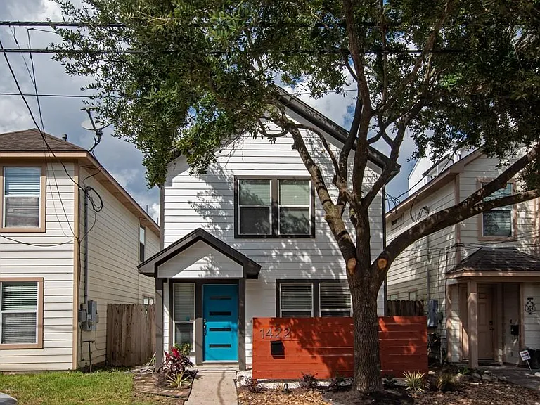 1422 Ruthven St — Photo 1