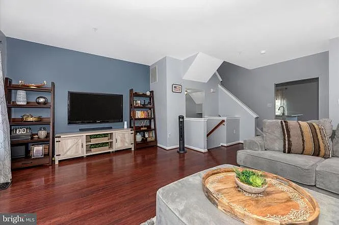 124 Cavenrock Ct — Photo 8