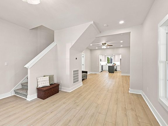 3rd image of 406 N Webb St