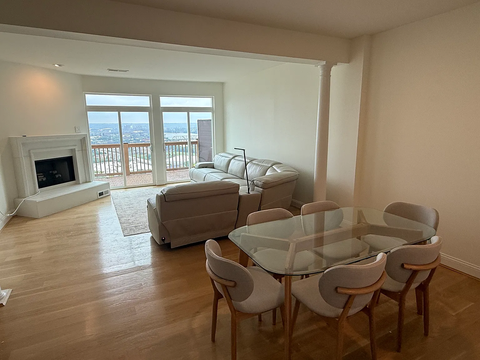 2 bed, 2.5 bath, 1400 sqft, $2,500 — Photo 4