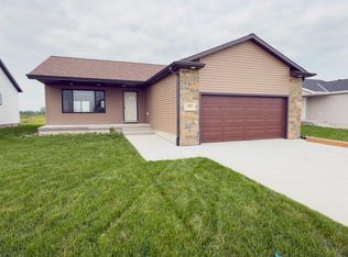 2108 E 41st St, Kearney, NE 68847