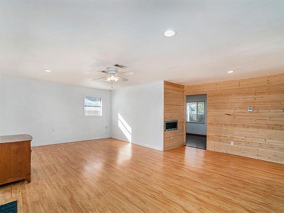 4th image of 7804 Gaston Ave