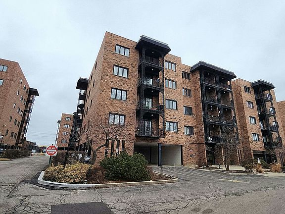 3rd image of 9374 Landings Ln Unit 503