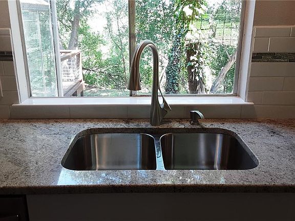 5th image of 408 Bear Canyon Dr