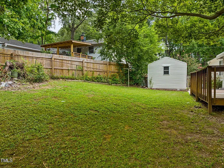 530 Banks St — Photo 28