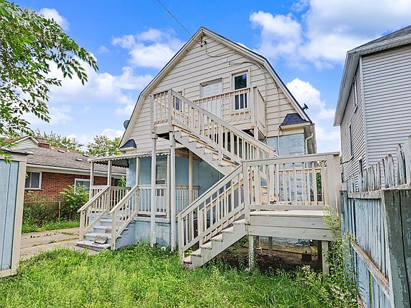 4th image of 135 Batavia St