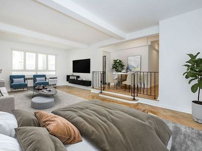 333 W 57th St APT 302, New York, NY, 10019
