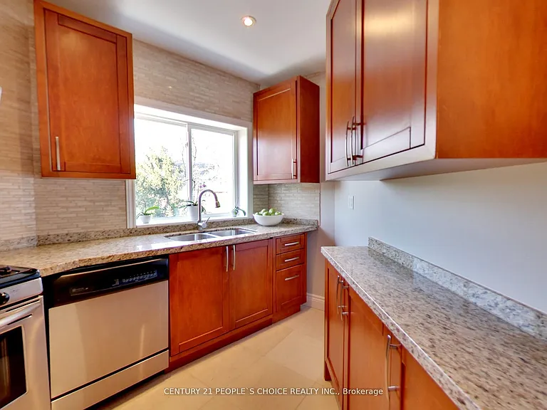 63 Stephen Dr — Photo 5