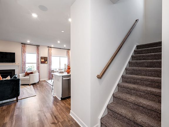 5th image of 1025 Amberley Crossing Dr