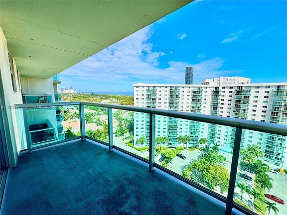 4th image of 19390 Collins Ave #15555
