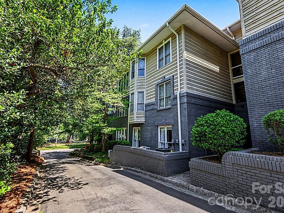 2nd image of 601 Queens Rd APT A