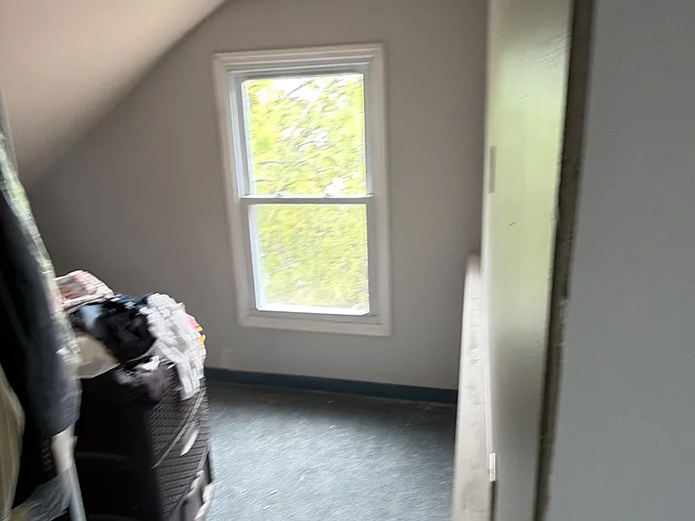 413 William St — Photo 20