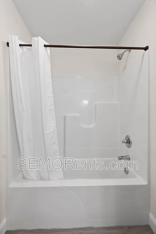 1 bed, 1.0 bath, $750 — Photo 3