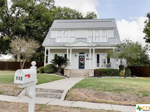 112 Kroschel St, Hallettsville, TX 77964