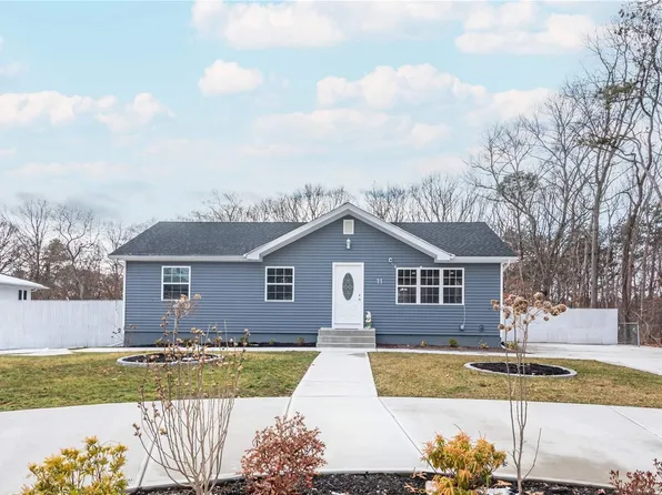 11 Maple Avenue, Shirley, NY 11967