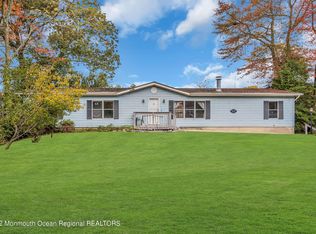 423 Riverside Dr, Bayville, NJ 08721
