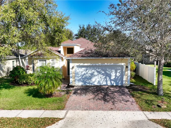 313 Briarcliff Cir, Sebastian, FL 32958