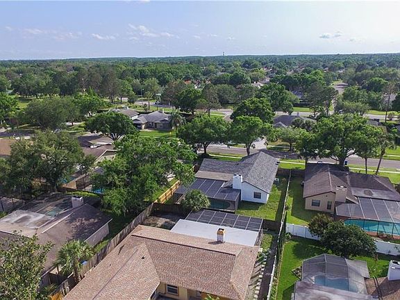 4th image of 14017 Ellesmere Dr