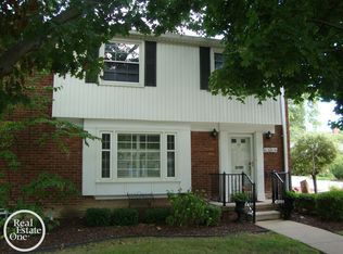 612 Cadieux Rd, Grosse Pointe, MI 48230