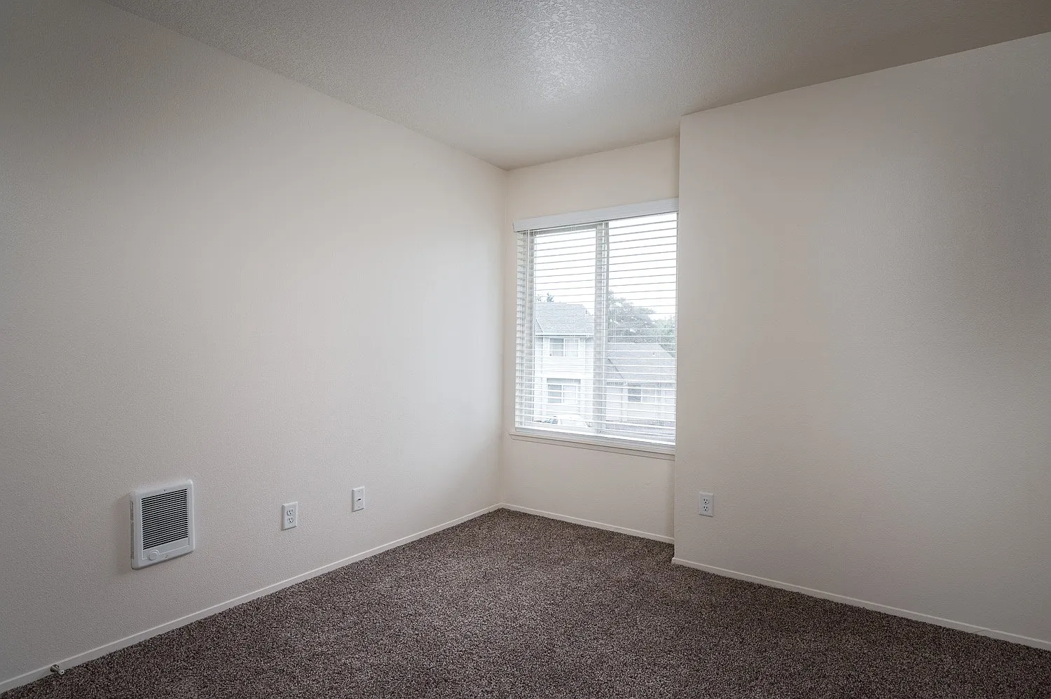 Fernwood Court Apartments — Photo 4