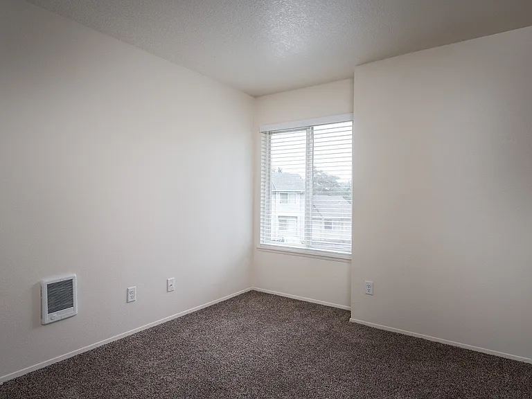 Fernwood Court Apartments — Photo 4