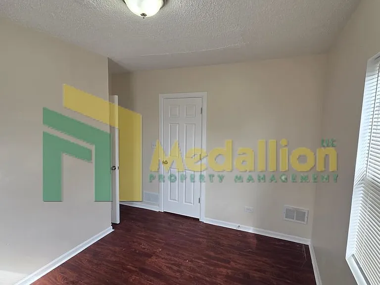 8749 S Wabash Ave — Photo 20