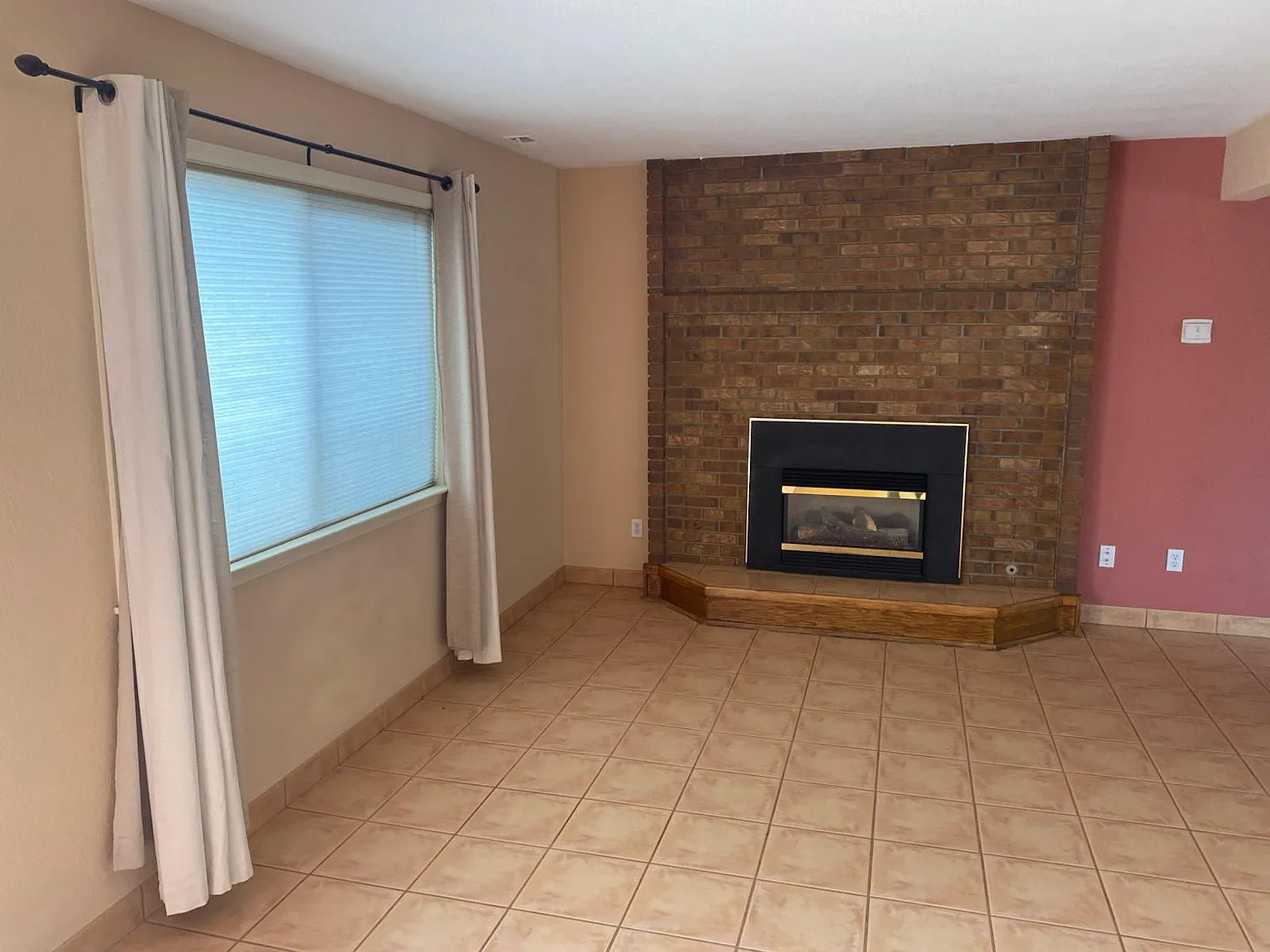 3 bed, 2.5 bath, 1320 sqft, $2,050 — Photo 2
