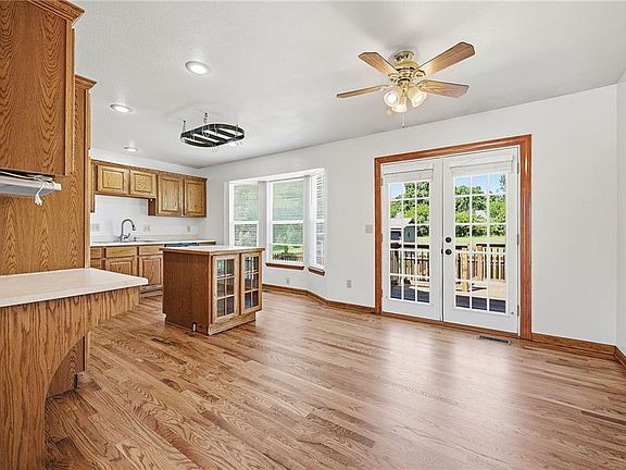 5th image of 19610 Rosewood Dr