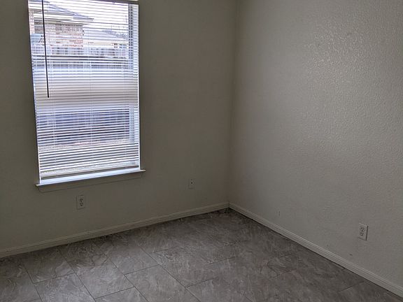 4th image of 204 Castellon Ct