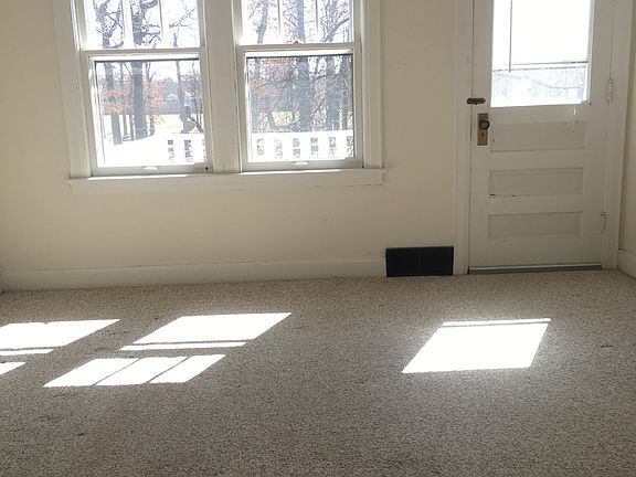 2nd image of 710 Pauline Blvd #2